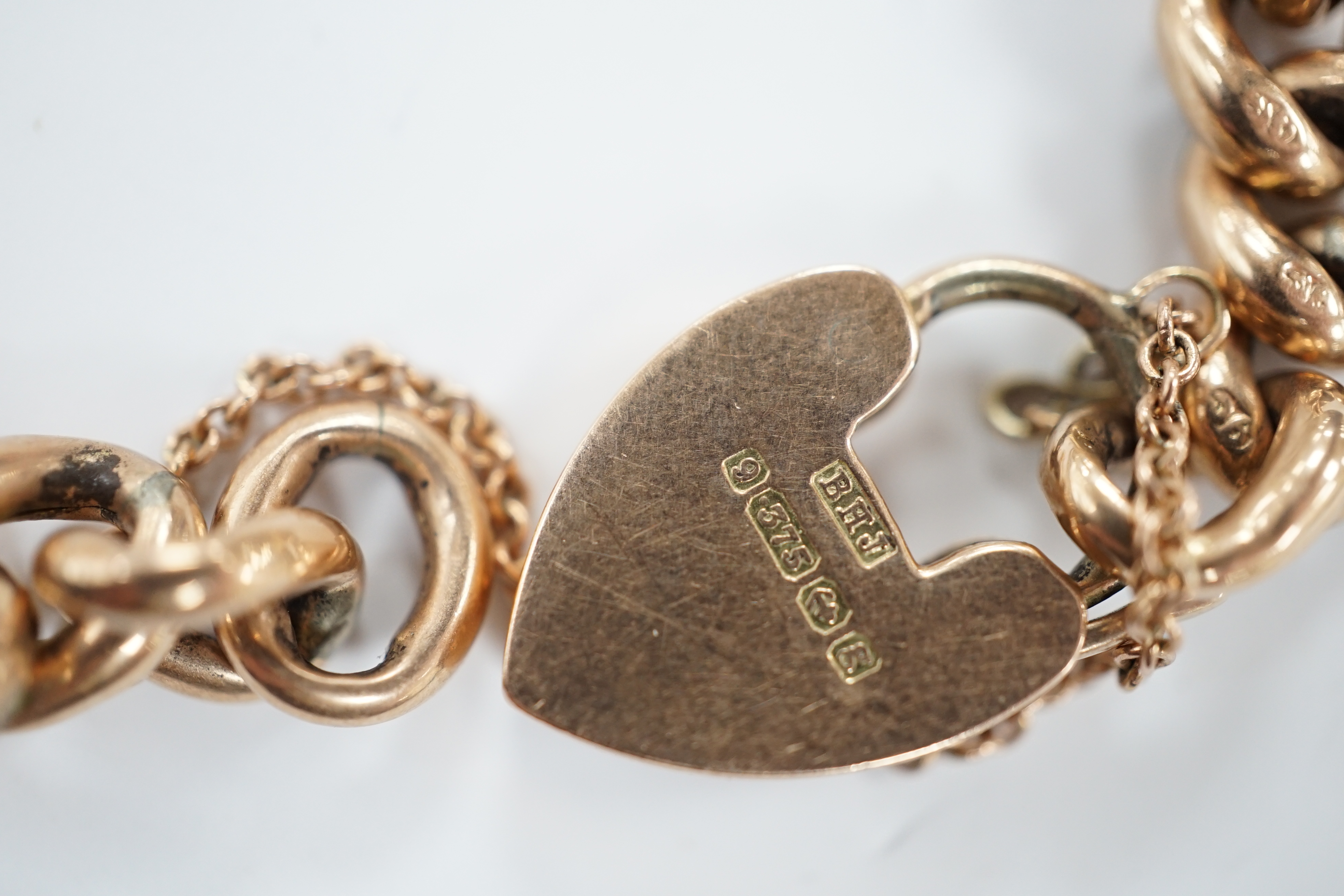 An Edwardian 9ct gold curb link bracelet, with heart shaped padlock clasp, 18cm